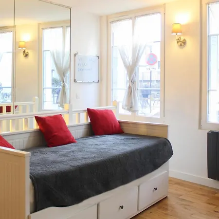 Bright - Near Garden Apartment